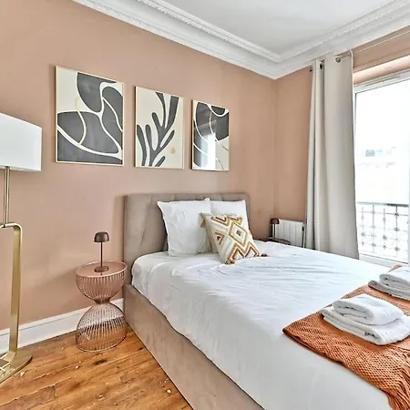 Cosy Et Colore Au Coeur De باريس