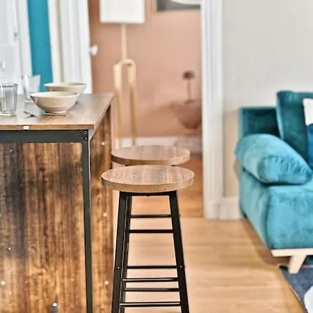 Cosy Et Colore Au Coeur De باريس