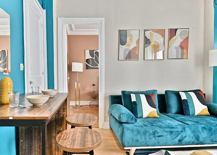Cosy Et Colore Au Coeur De アパート